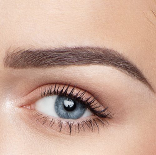 Comprendre le maquillage permanent des sourcils : méthodes, techniques et choix professionnels